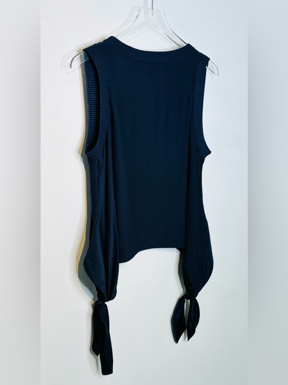 Cinq a Sept Navy Blue Silk V-Neck Sleeveless Side Ties Shirt Blouse Top - Picture 5 of 10